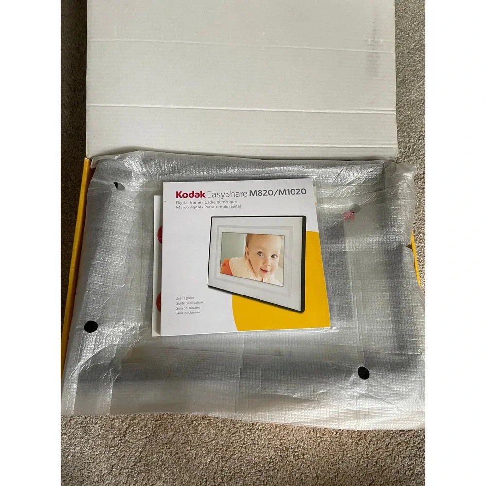 Kodak EasyShare M820 8 Inch Digital Photo Frame Black Shadowbox Multimedia 128MB